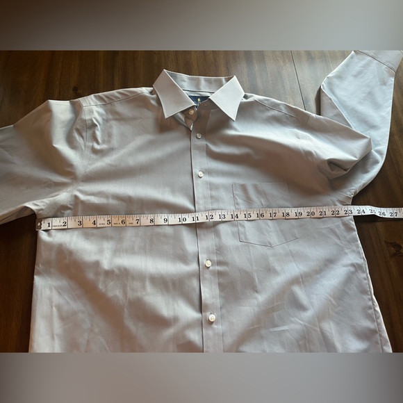 Stafford Travel Easy-Care Broadcloth Men’s light gray button down dress shirt - Picture 6 of 12